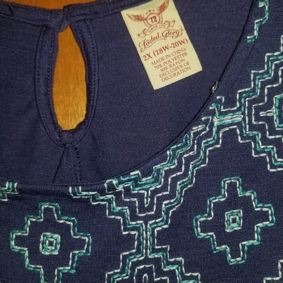 Flowy embroidered tank - Picture 2 of 2